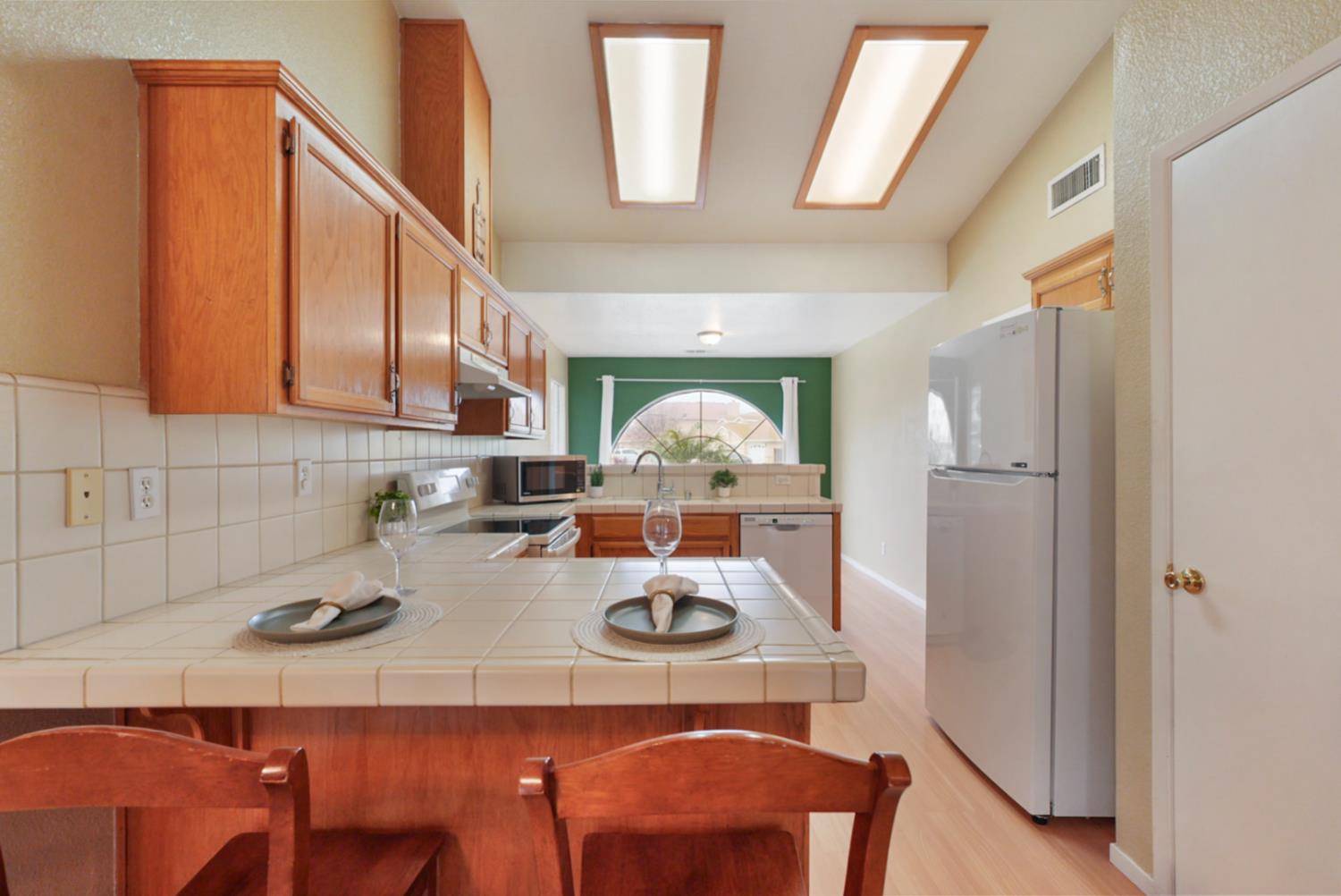 1874 Hartnell Court Los Banos, CA 93635 - Photo 9 of 37