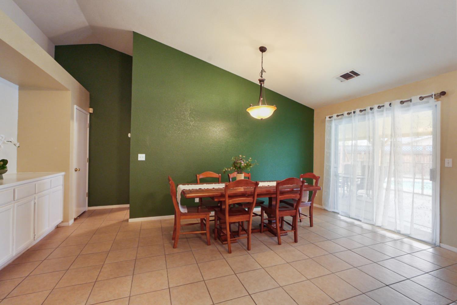 1874 Hartnell Court Los Banos, CA 93635 - Photo 10 of 37