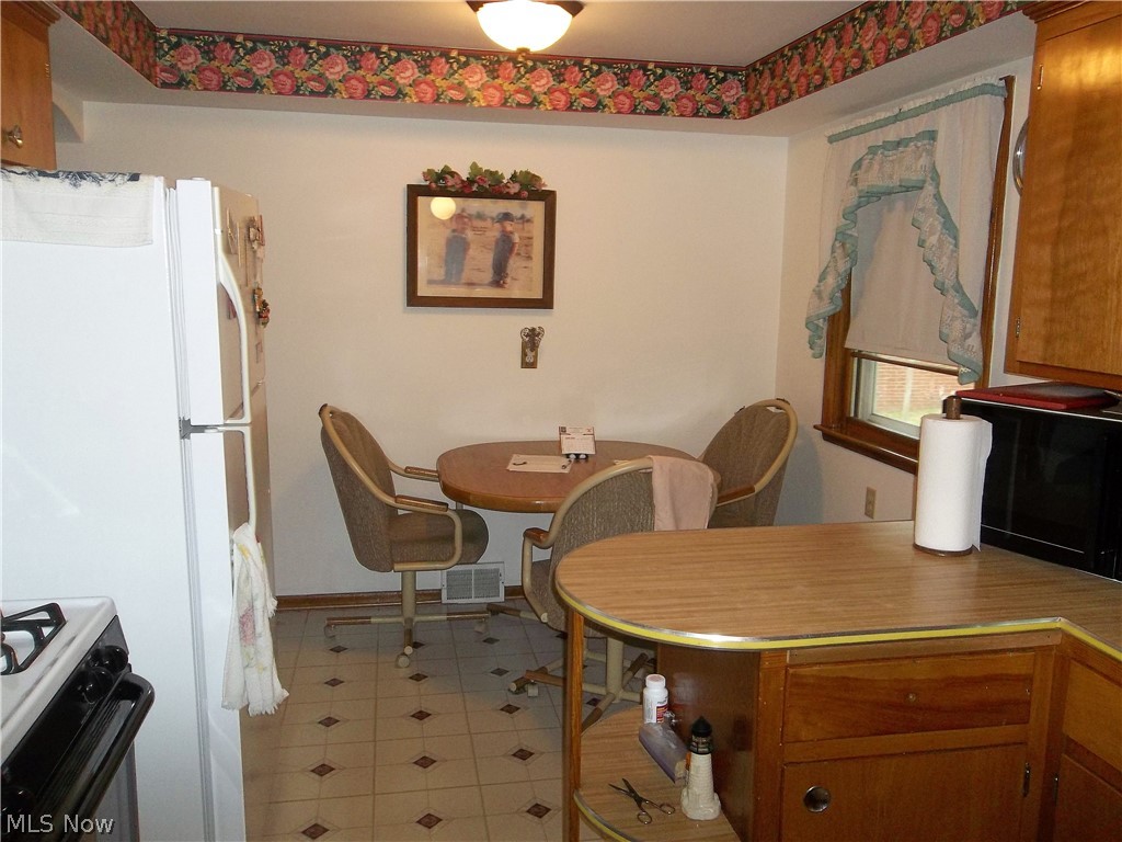 5585 Oberlin Road Amherst, OH 44001 - Photo 3 of 31 Gallery Image 3
