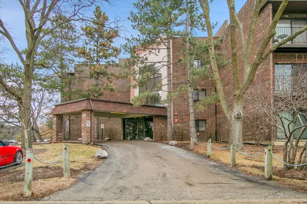 $300,000 | 1002 Castilian Court, Unit 302, Glenview, IL 60025