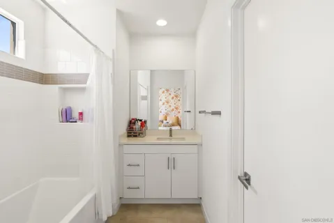 $1,995,000 | 2537 State Street, Carlsbad, CA 92008