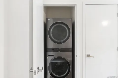 $1,995,000 | 2537 State Street, Carlsbad, CA 92008