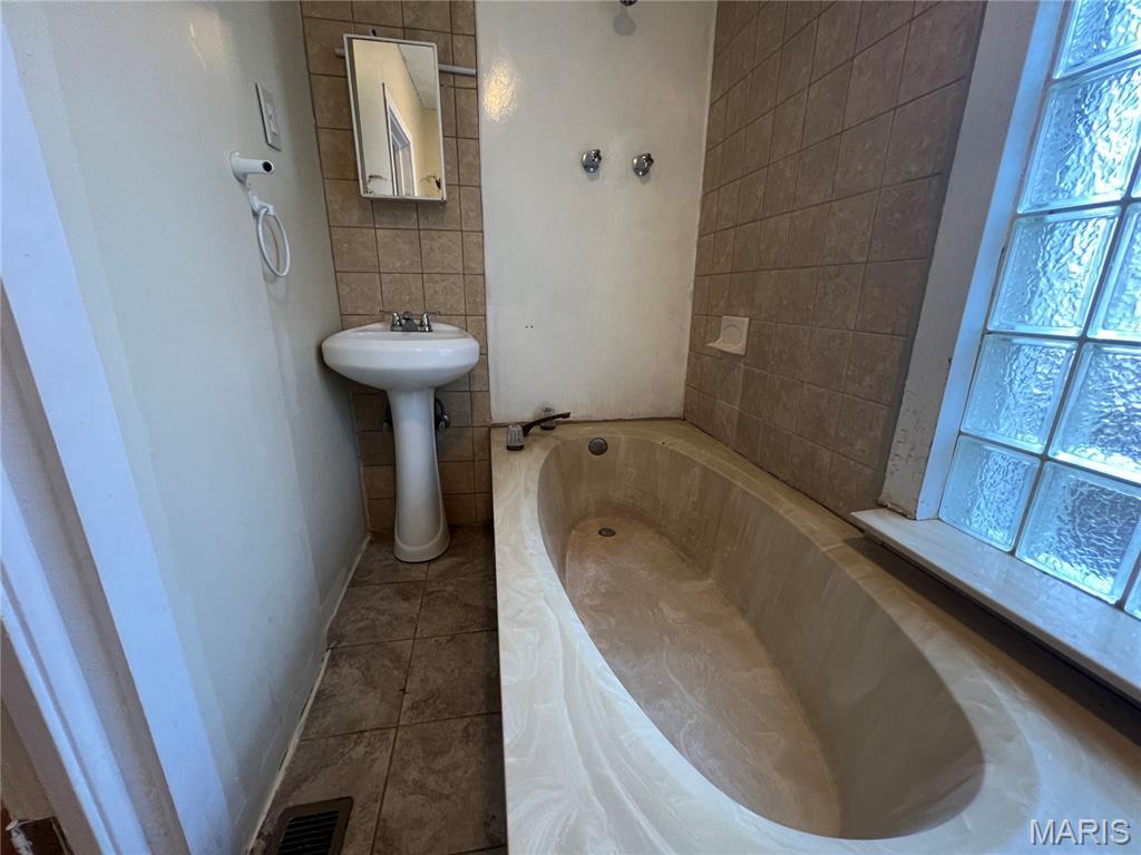 3904 Walsh Street St. Louis, MO 63116 - Photo 5 of 17
