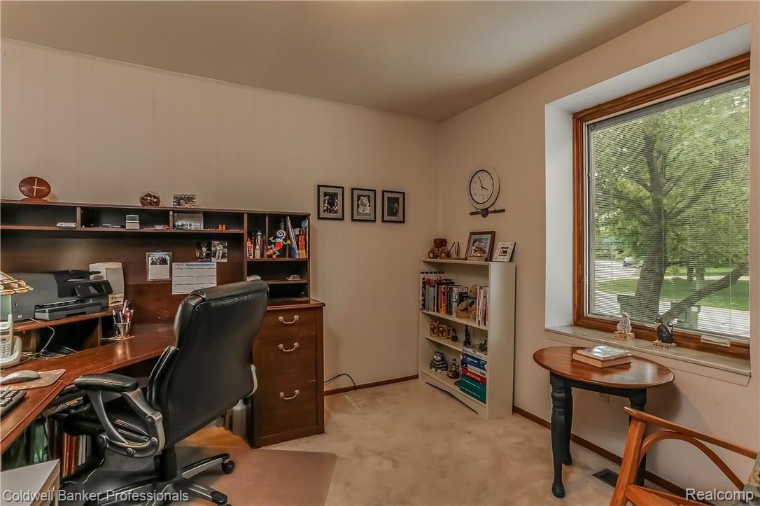 2784 Winter Park Road Rochester, MI 48309 - Photo 20 of 63 020-Den-2888974-large.jpg