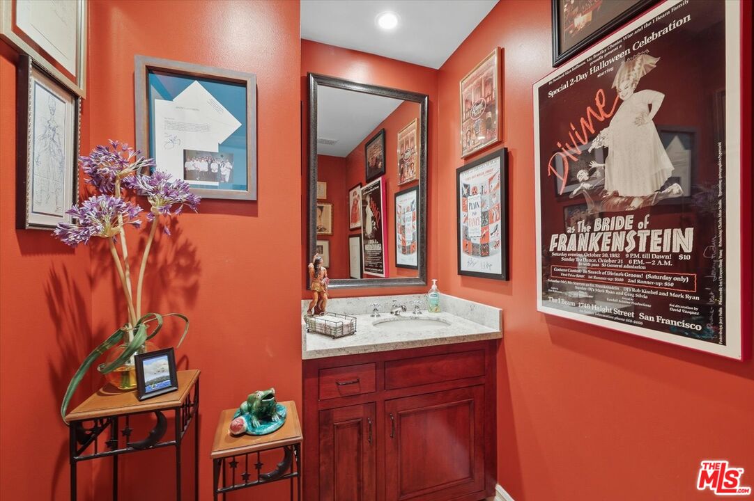 11122 Valley Spring Lane Studio City, CA 91602 - Photo 20 of 48