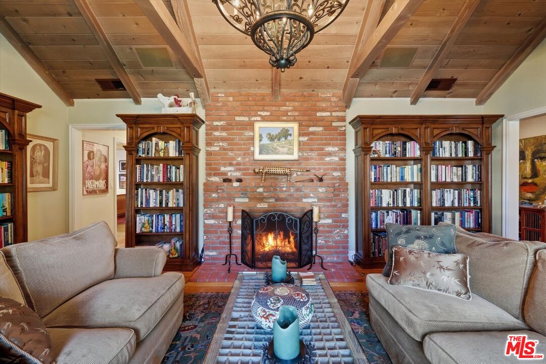 11122 Valley Spring Lane Studio City, CA 91602 - Photo 21 of 48