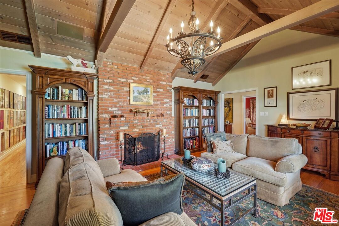 11122 Valley Spring Lane Studio City, CA 91602 - Photo 23 of 48