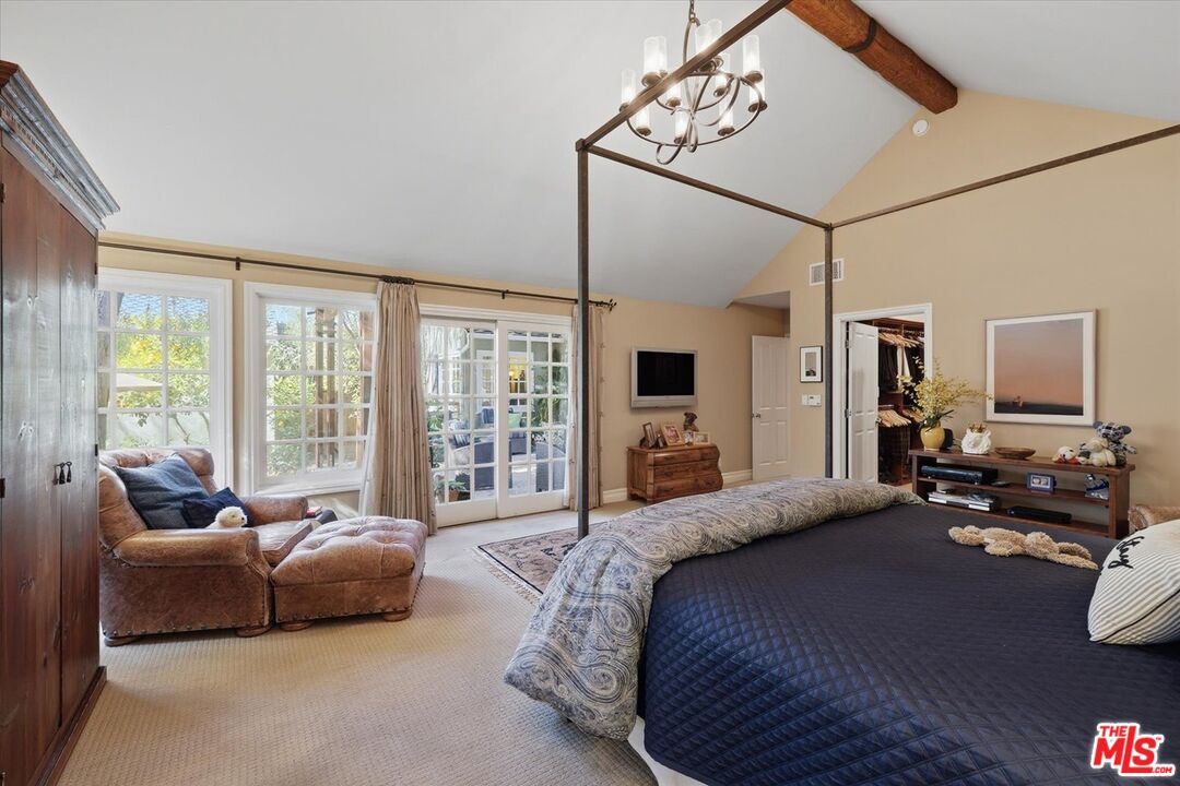 11122 Valley Spring Lane Studio City, CA 91602 - Photo 25 of 48