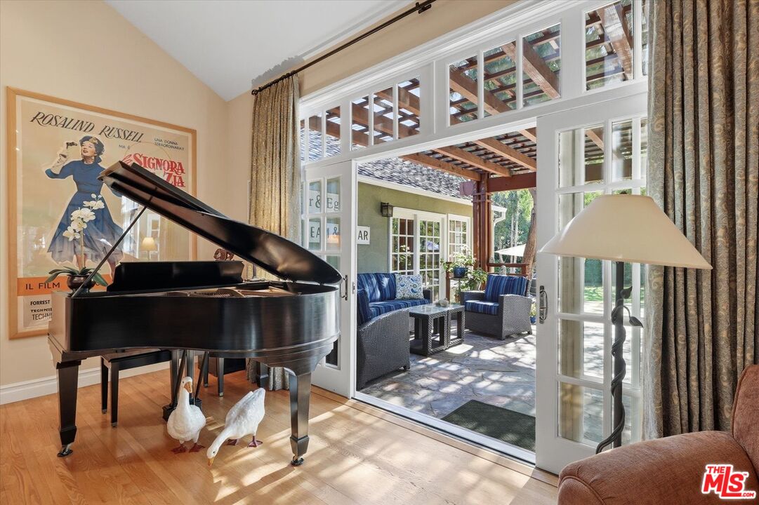 11122 Valley Spring Lane Studio City, CA 91602 - Photo 38 of 48