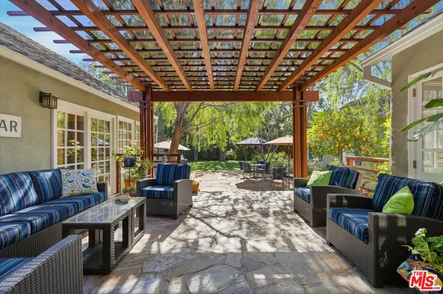 $2,800,000 | 11122 Valley Spring Lane, North Hollywood, CA 91602