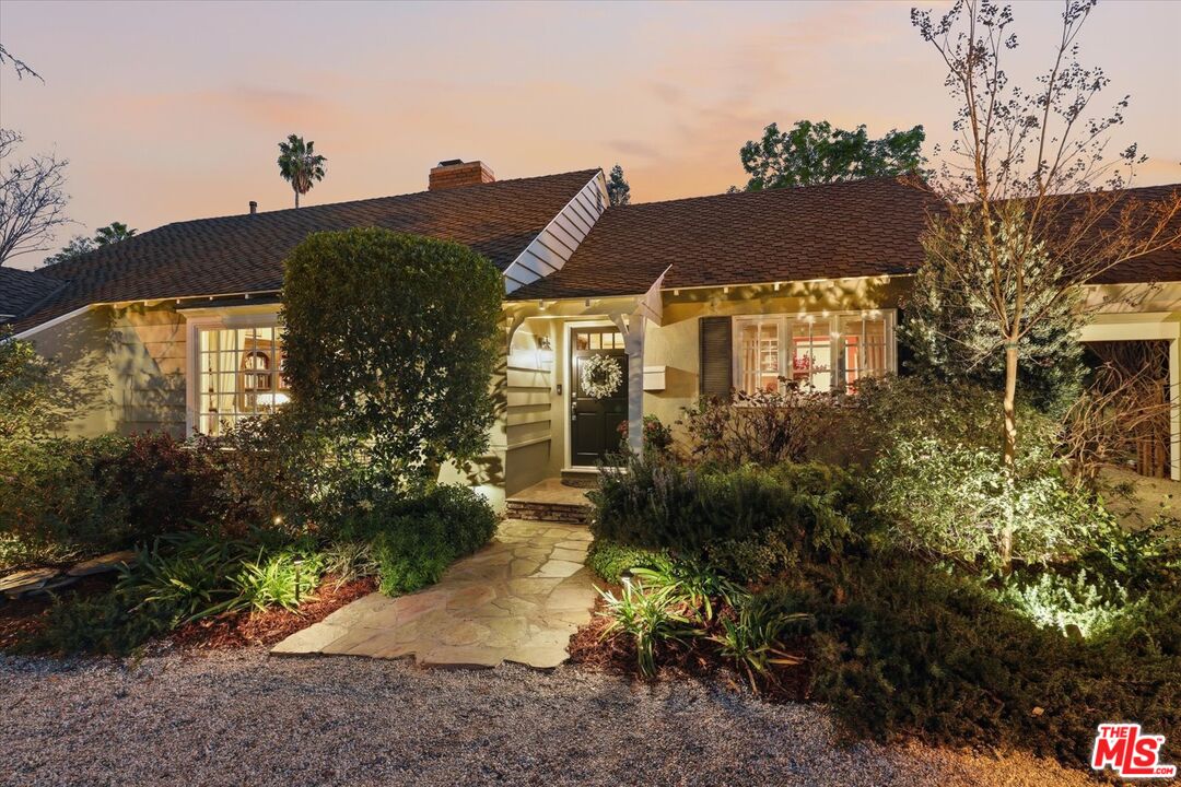 11122 Valley Spring Lane Studio City, CA 91602 - Photo 4 of 48