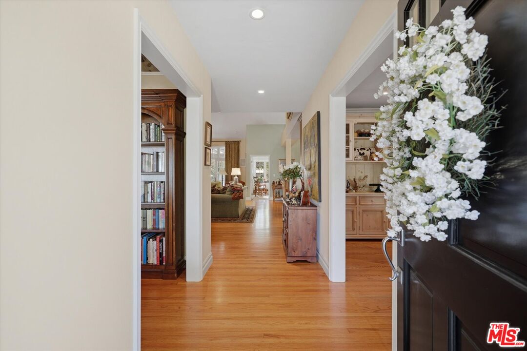 11122 Valley Spring Lane Studio City, CA 91602 - Photo 7 of 48