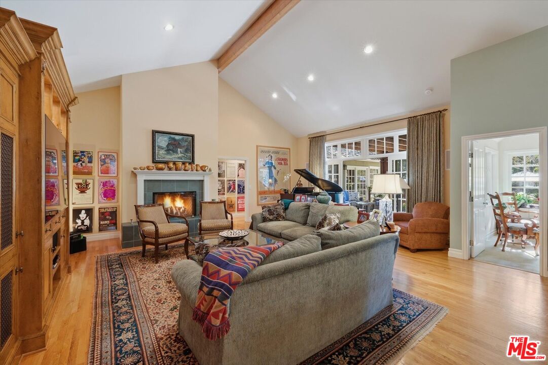 11122 Valley Spring Lane Studio City, CA 91602 - Photo 8 of 48