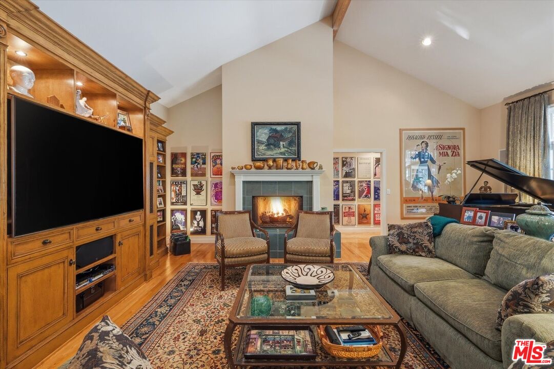 11122 Valley Spring Lane Studio City, CA 91602 - Photo 9 of 48