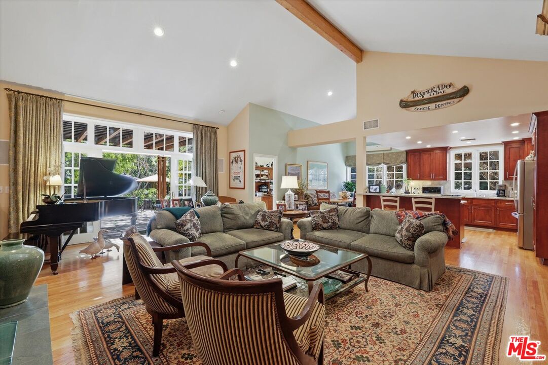 11122 Valley Spring Lane Studio City, CA 91602 - Photo 10 of 48