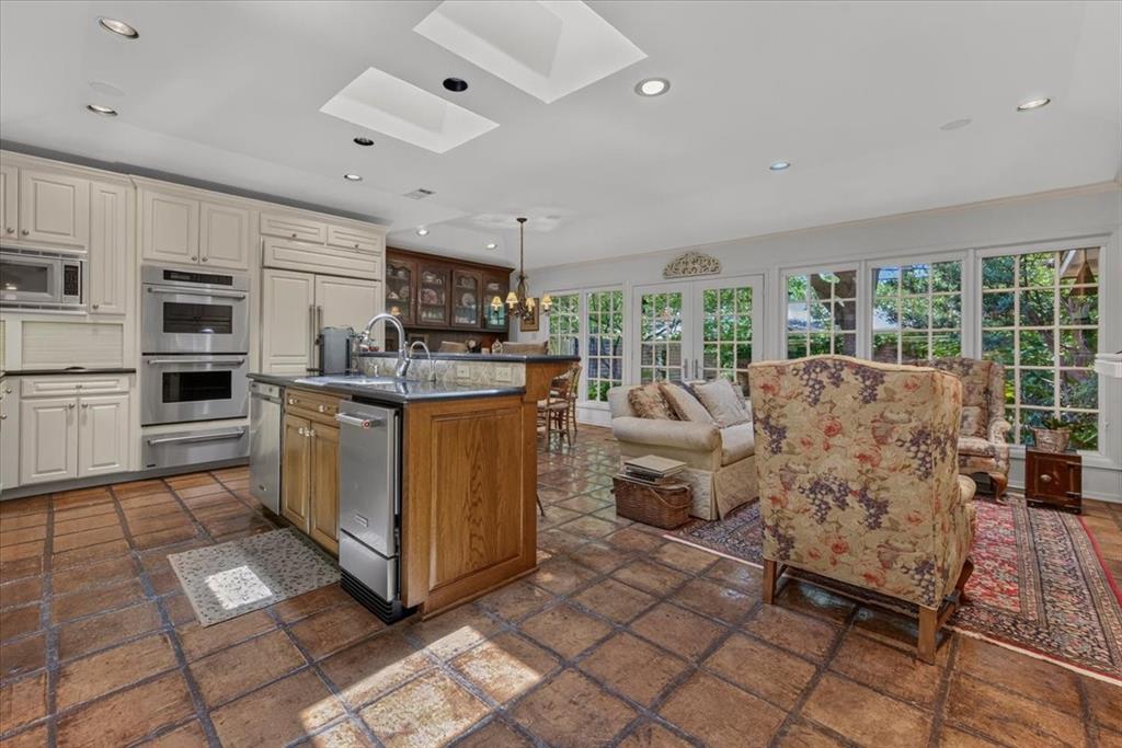 4204 Ledgeview Road Fort Worth, TX 76109 - Photo 8 of 37 Gallery Image 8