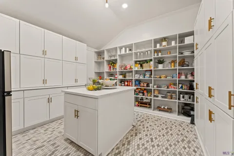 $1,200,000 | 8720 West Fairway Drive, Baton Rouge, LA 70809