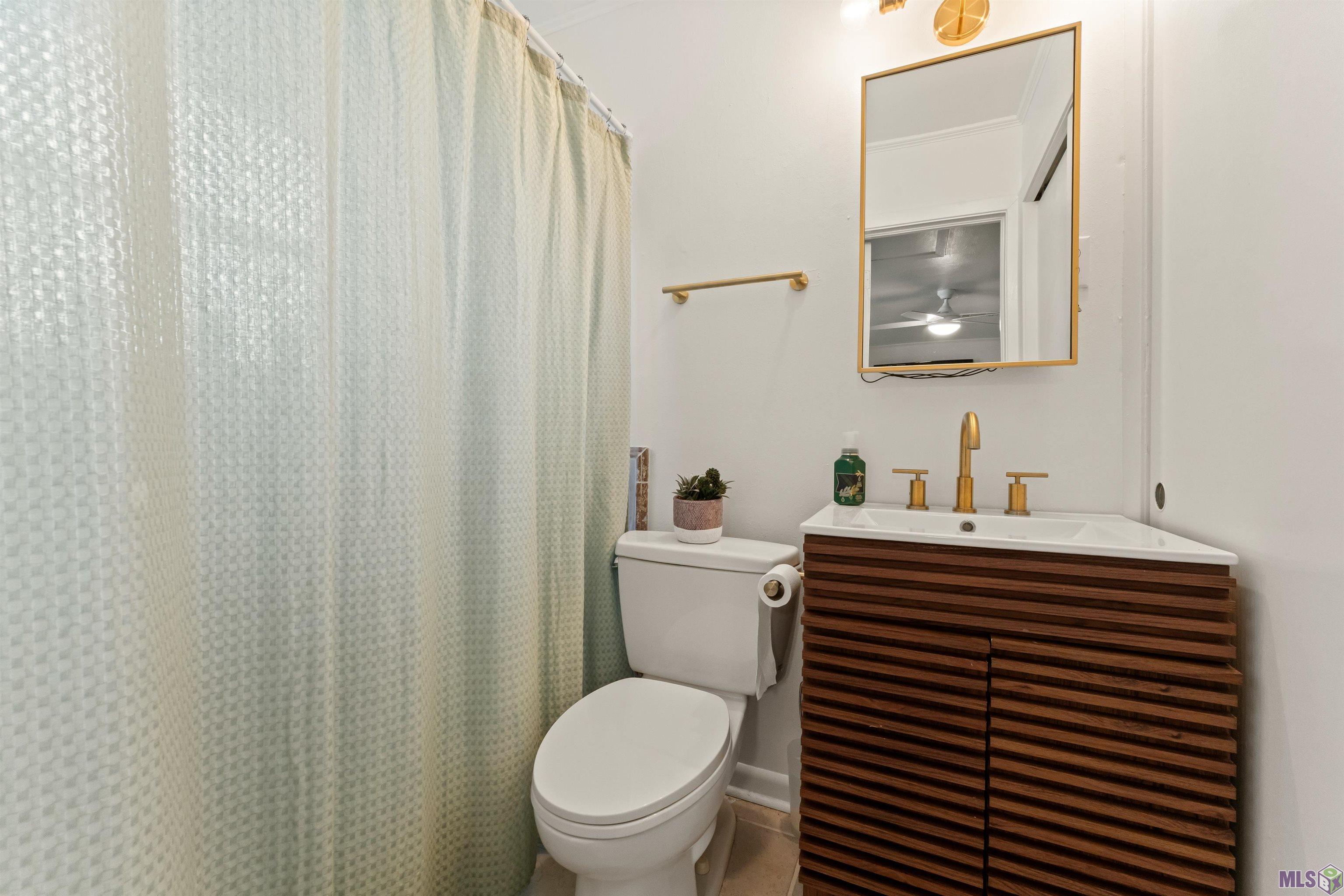 8720 West Fairway Drive Baton Rouge, LA 70809 - Photo 30 of 60 Full Bathroom