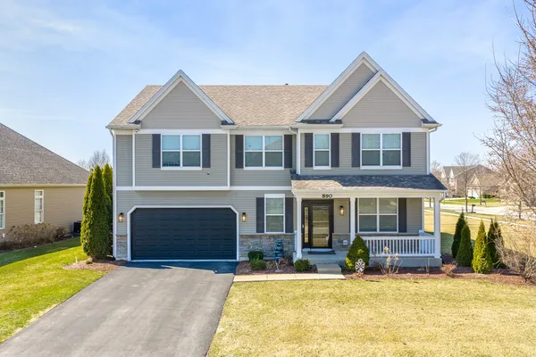 $630,000 | 890 Stratford Drive, North Aurora, IL 60542