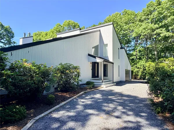 $40,000 | 7 Midhampton Court, Quogue, NY 11959