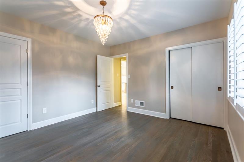 6 Farmhill Road Sewickley, PA 15143 - Photo 22 of 25 En suite bathroom to bedroom #5 on the main level.