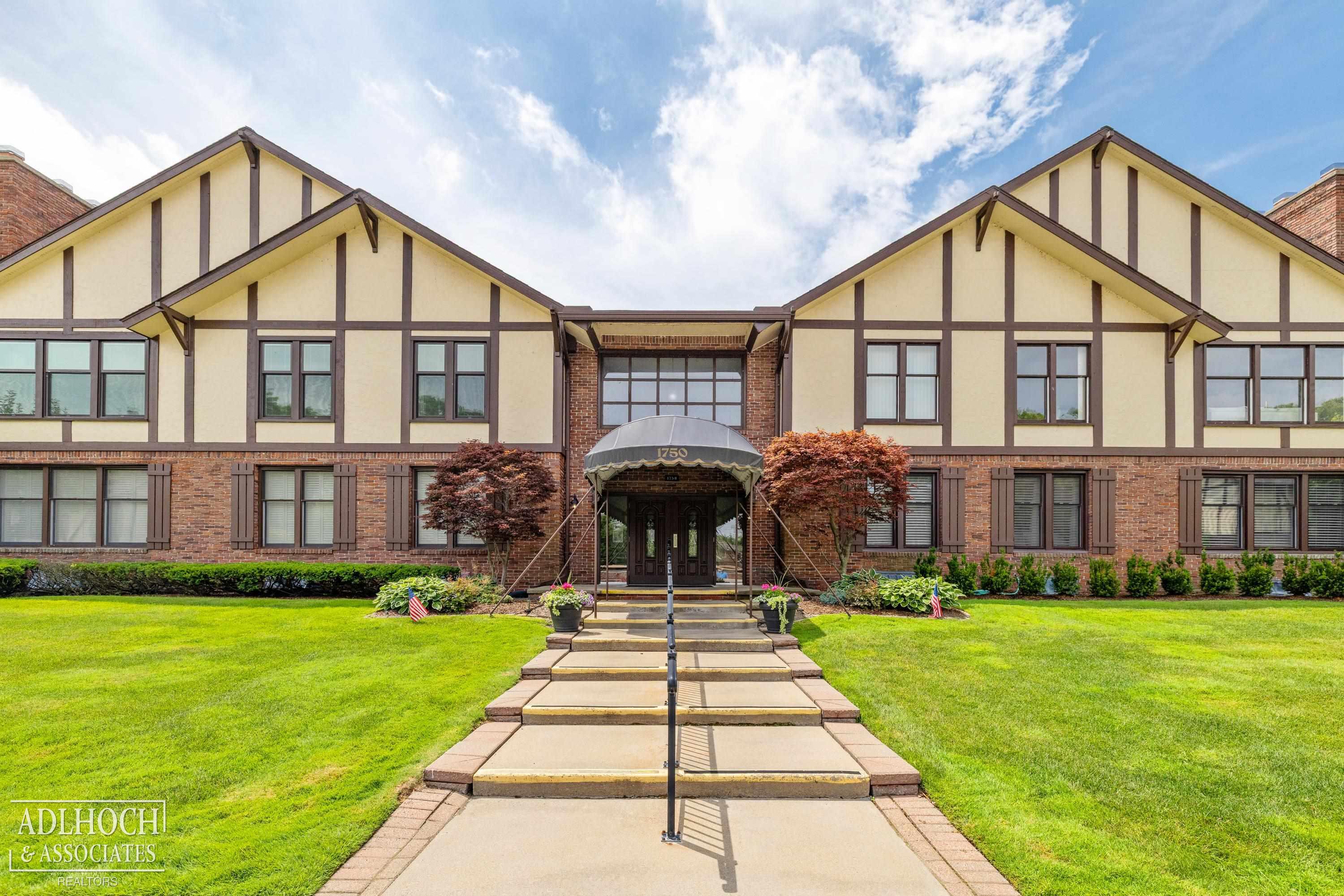 1750 Vernier Road, Unit 6 Grosse Pointe Woods, MI 48236 - Photo 2 of 39