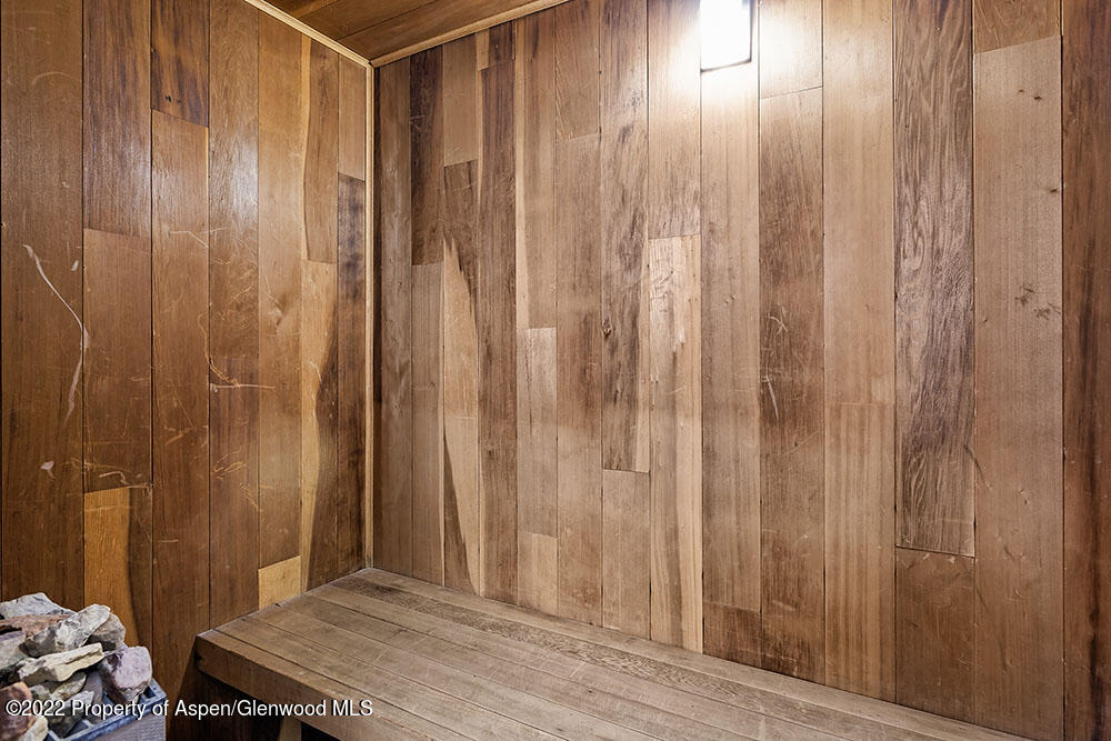 1050 Waters Avenue, Unit 14 Aspen, CO 81611 - Photo 13 of 19 a room with a bed and curtain