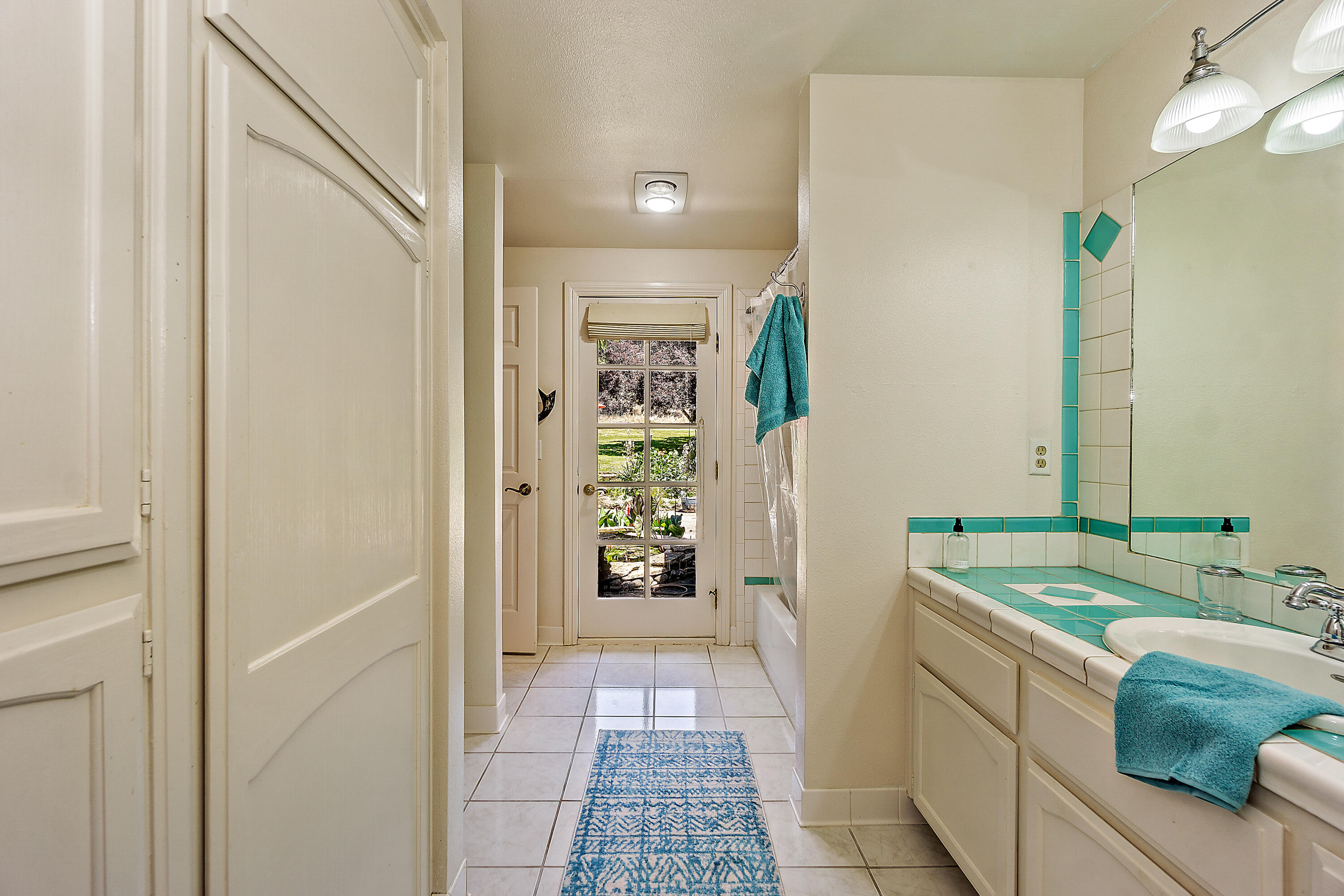 3000 Meridian Road Eagle Point, OR 97524 - Photo 51 of 53 a bathroom with a sink a toilet and shower