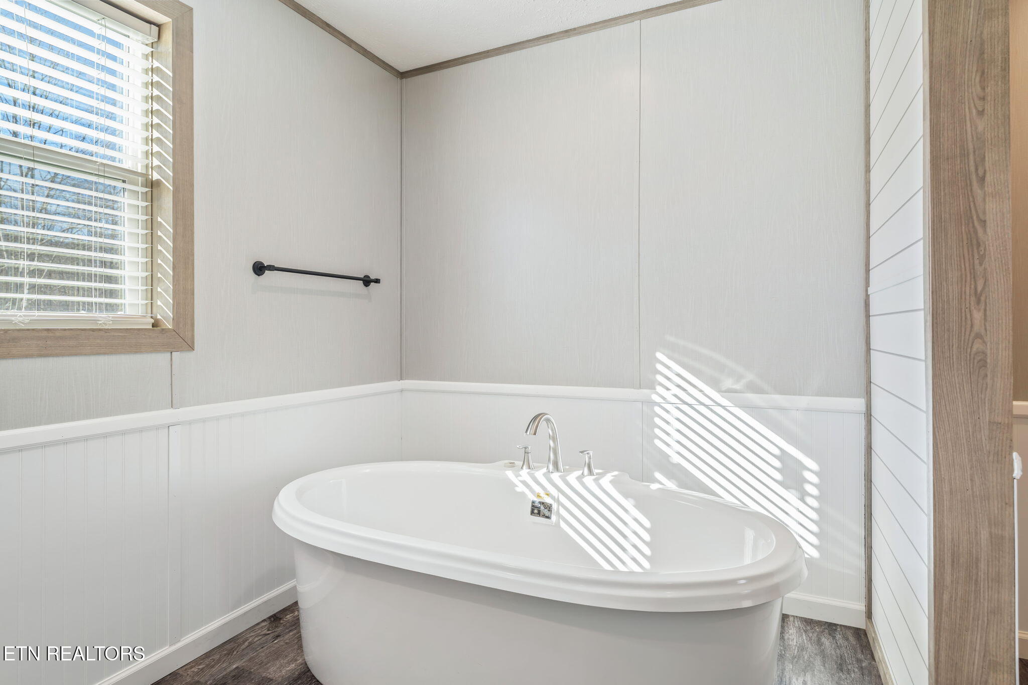 324 West Boulevard Oneida, TN 37841 - Photo 18 of 33 Stand Alone Luxury Tub