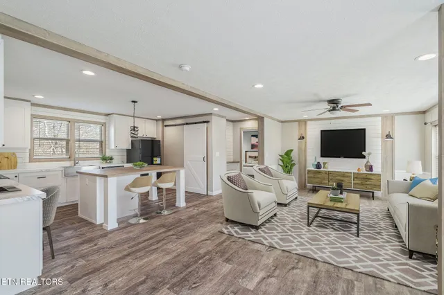 $244,999 | 324 West Boulevard, Oneida, TN 37841