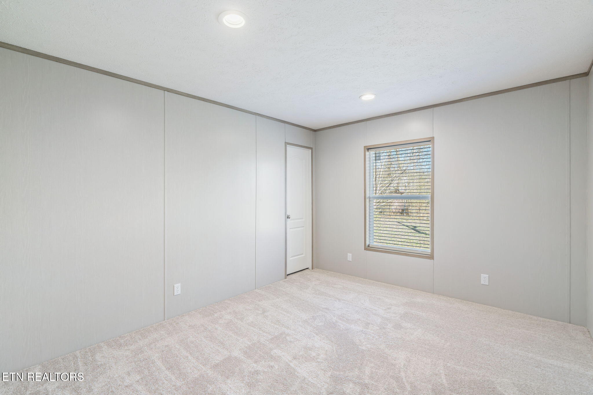 324 West Boulevard Oneida, TN 37841 - Photo 21 of 33 2nd Bedroom