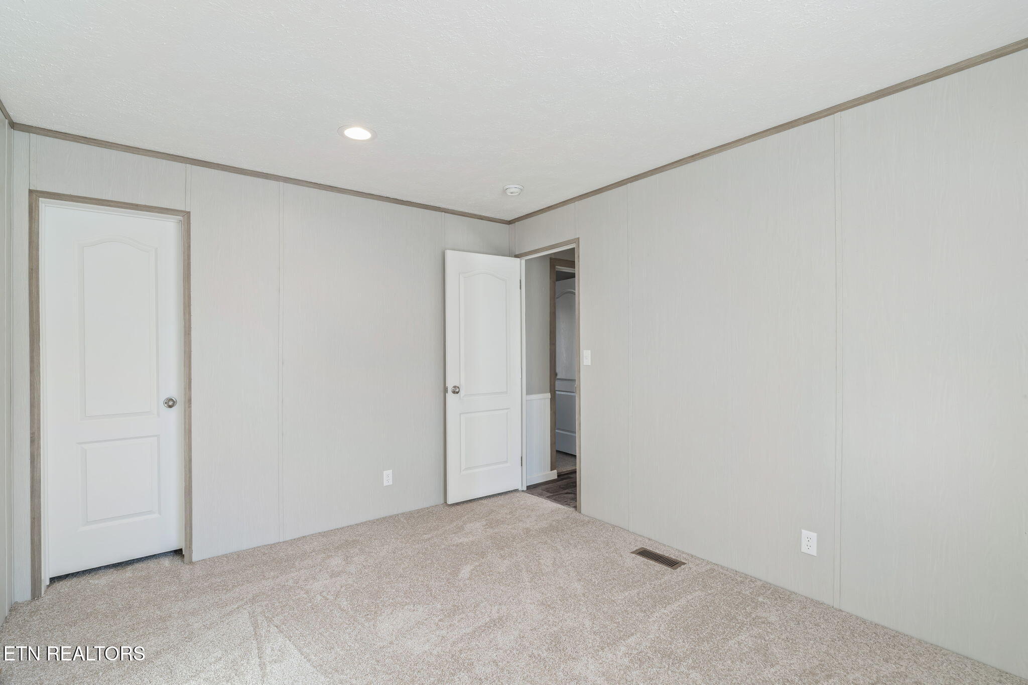 324 West Boulevard Oneida, TN 37841 - Photo 24 of 33 3rd Bedroom