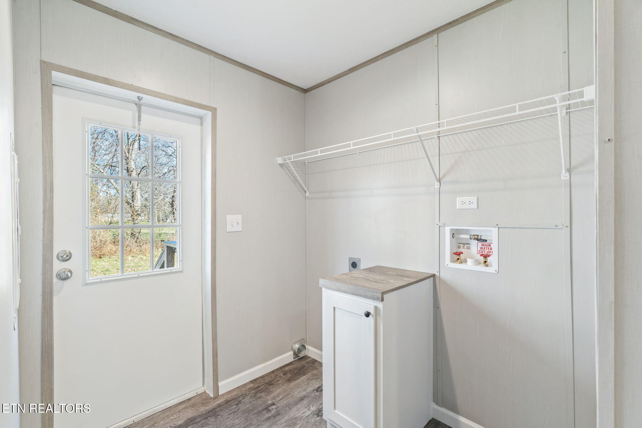 324 West Boulevard Oneida, TN 37841 - Photo 29 of 33 Utility Room/Mud Room