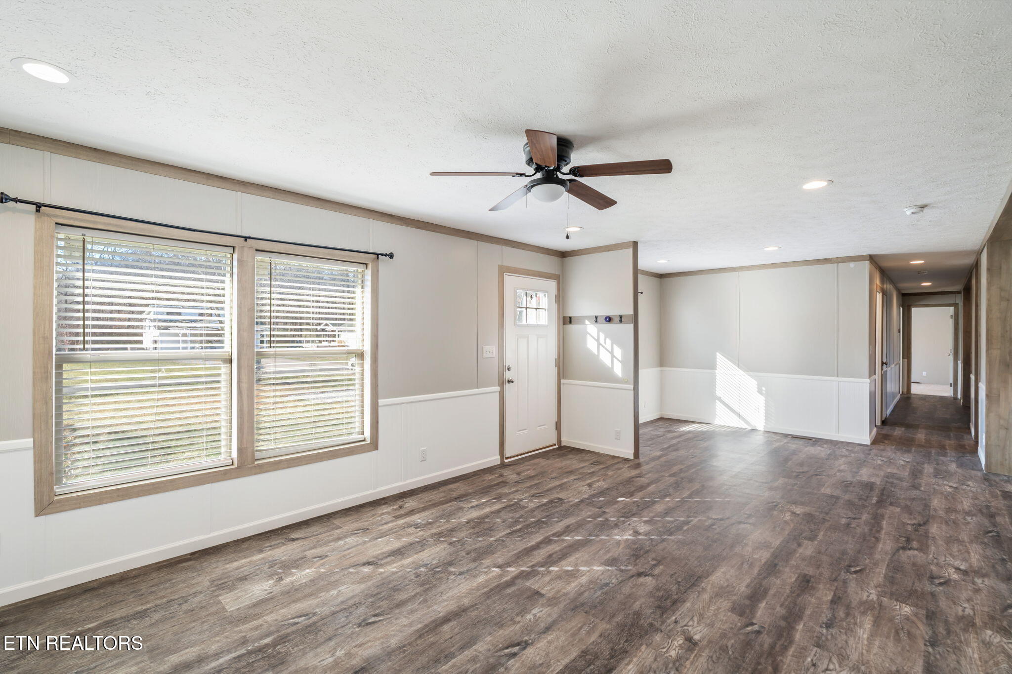 324 West Boulevard Oneida, TN 37841 - Photo 7 of 33 Dining Room/Living Room/ Kitchen
