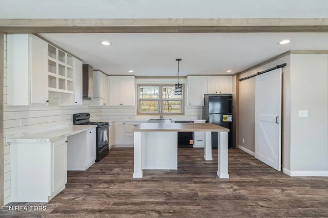 $244,999 | 324 West Boulevard, Oneida, TN 37841