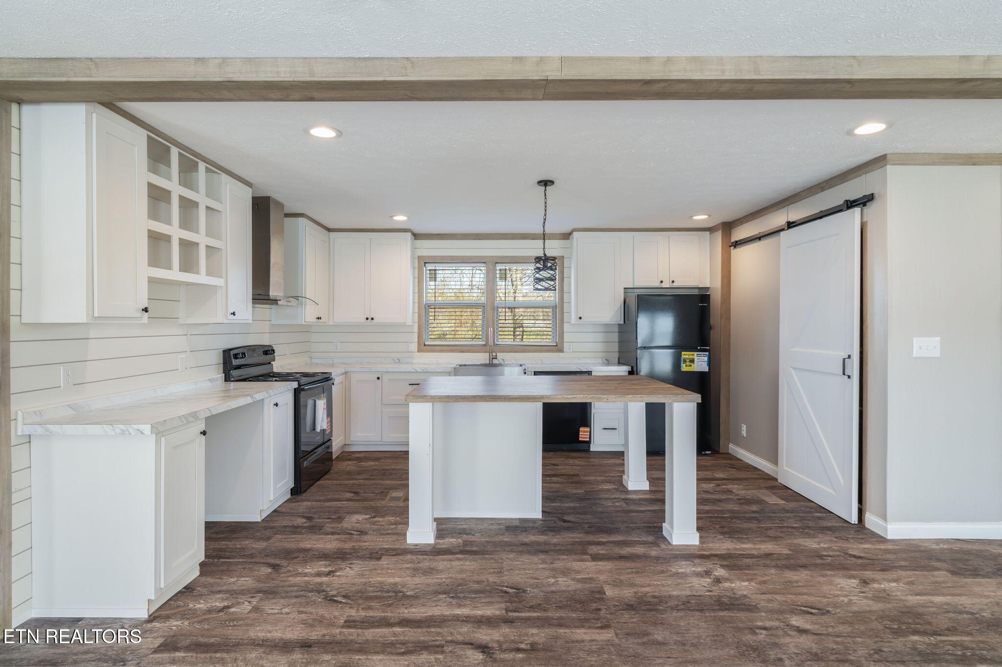 324 West Boulevard Oneida, TN 37841 - Photo 8 of 33 Kitchen