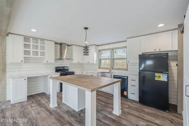 $244,999 | 324 West Boulevard, Oneida, TN 37841