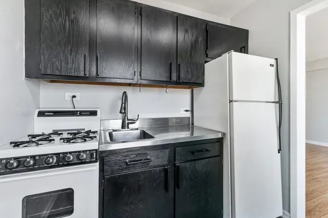 $1,488 | 5858 North Sheridan Road, Unit 905, Chicago, IL 60660