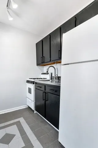$1,488 | 5858 North Sheridan Road, Unit 905, Chicago, IL 60660