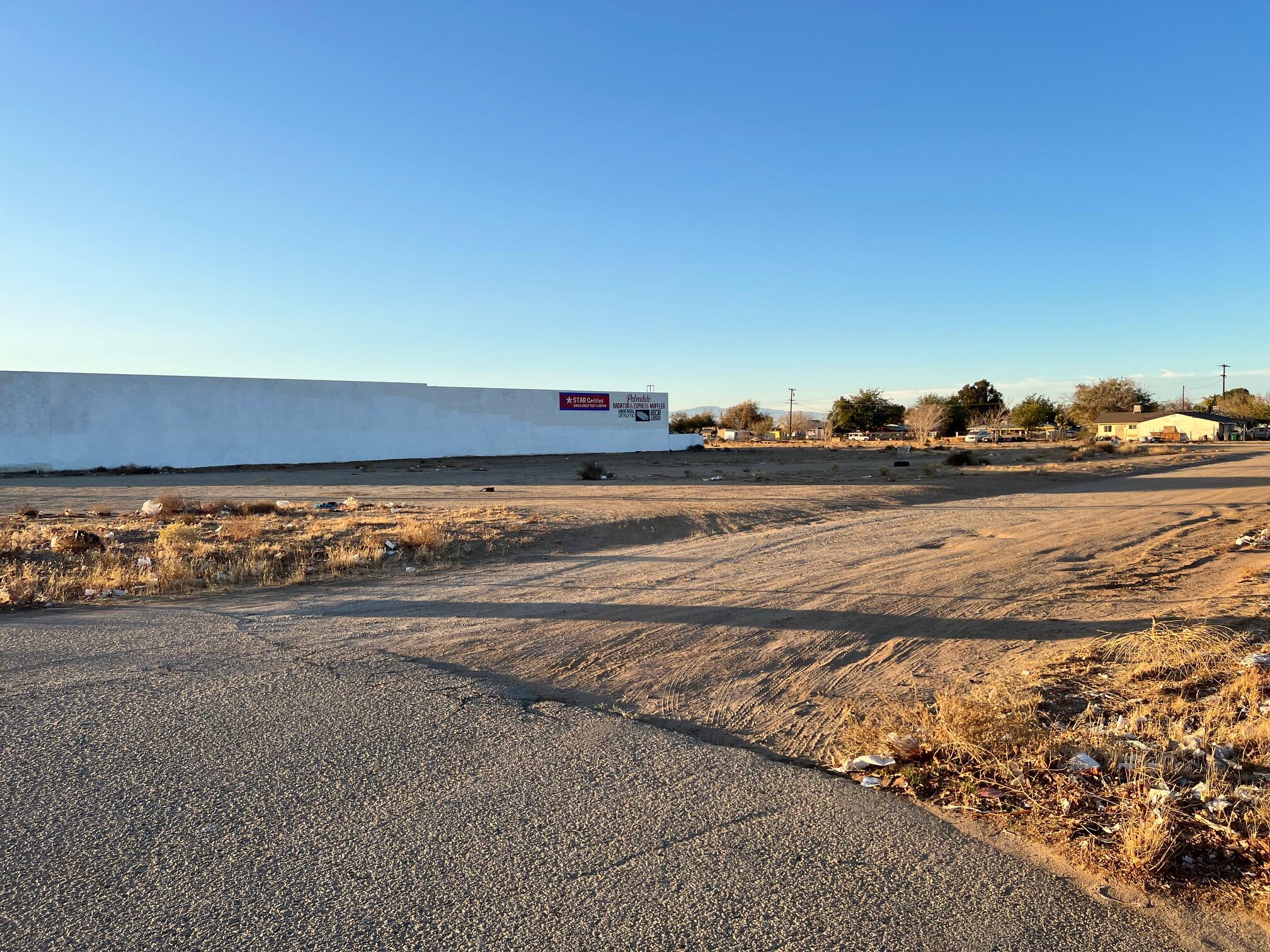 Cor 27th Boulevard Palmdale, CA 93550 - Photo 2 of 3 a view of an ocean and a building