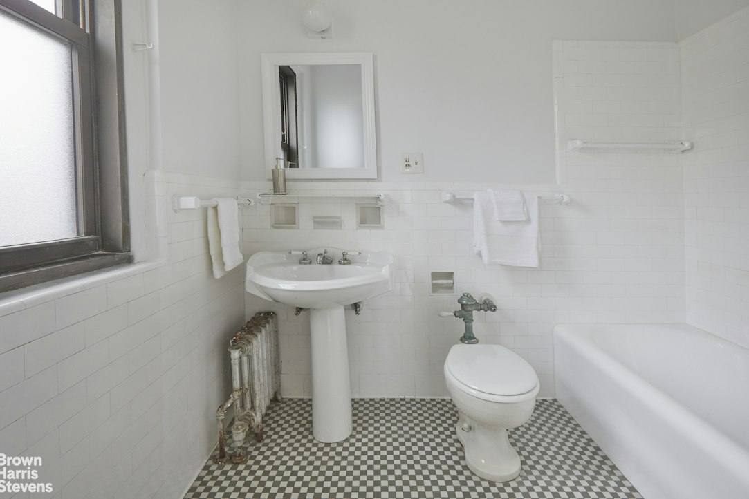 186 Riverside Drive, Unit 9B Manhattan, NY 10024 - Photo 17 of 19 Gallery Image 17