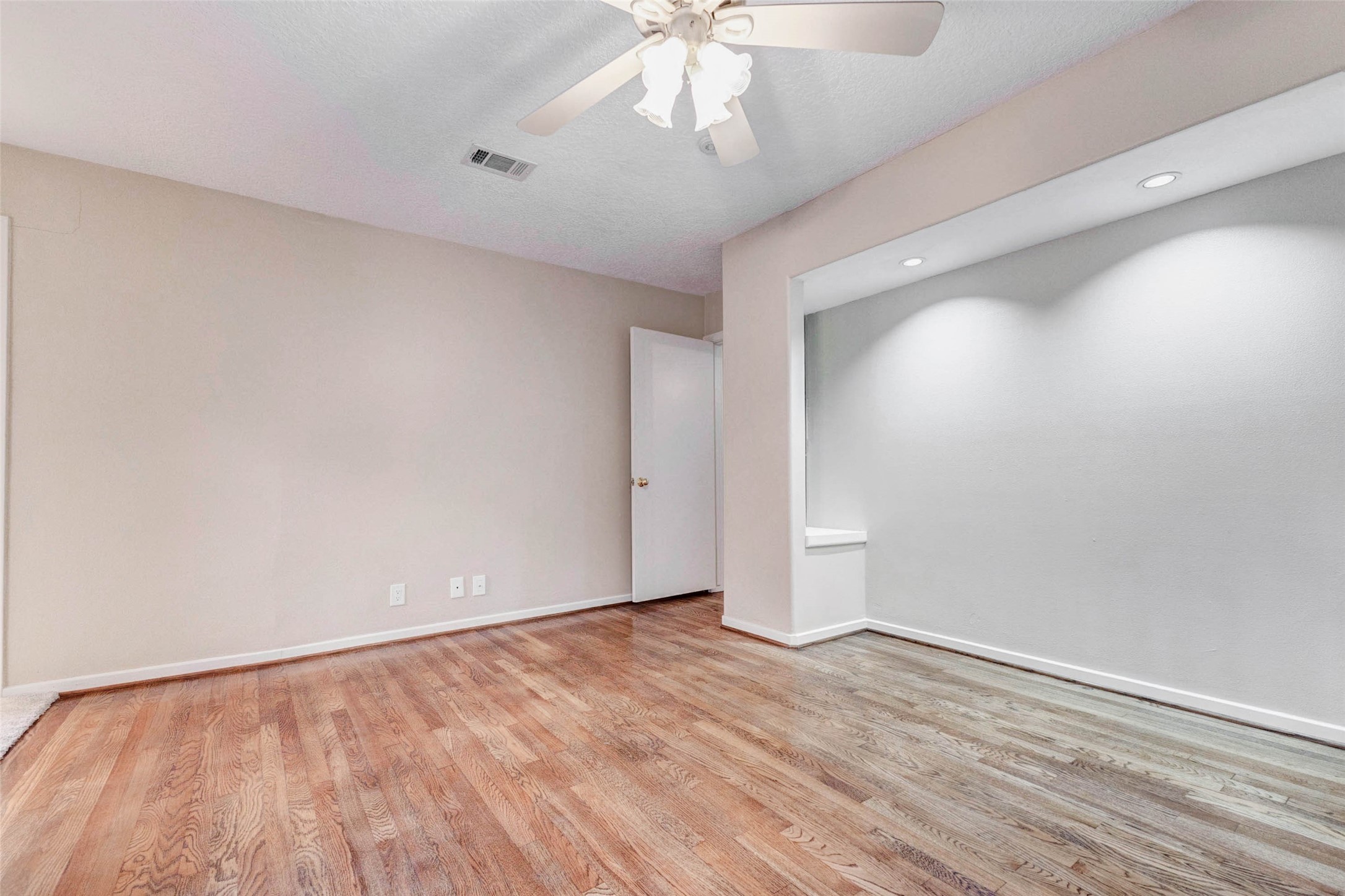 9650 Val Verde Street Houston, TX 77063 - Photo 27 of 50