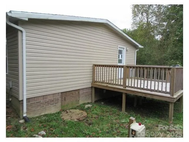 a view of a house with backyard and deck