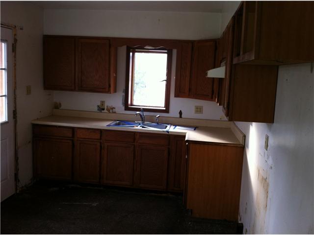 3327 Eakin Road Columbus, OH 43204 - Photo 4 of 11 Gallery Image 4
