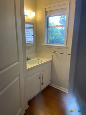 $1,600 | 106 Huff Street, Luling, TX 78648