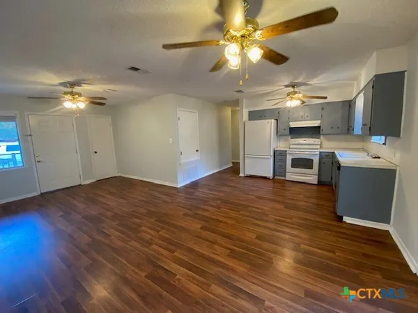 $1,600 | 106 Huff Street, Luling, TX 78648
