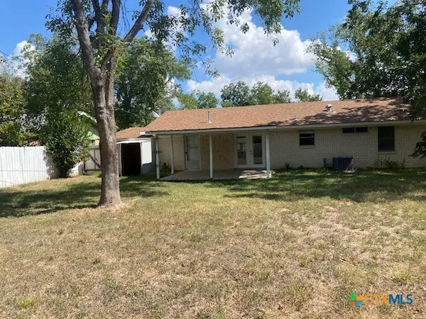 $1,600 | 106 Huff Street, Luling, TX 78648