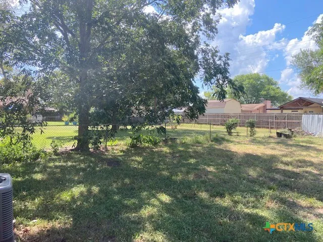 $1,600 | 106 Huff Street, Luling, TX 78648