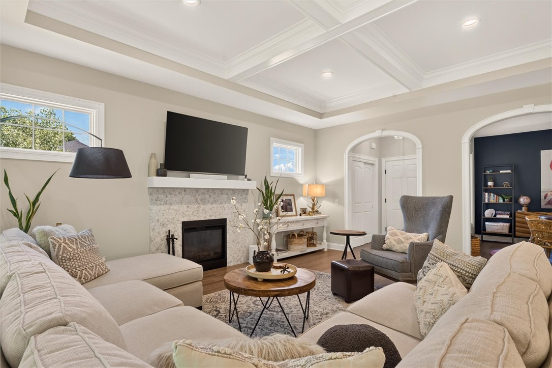 933 Pathway Lane Webster, NY 14580 - Photo 9 of 50 Great Room to Front Door