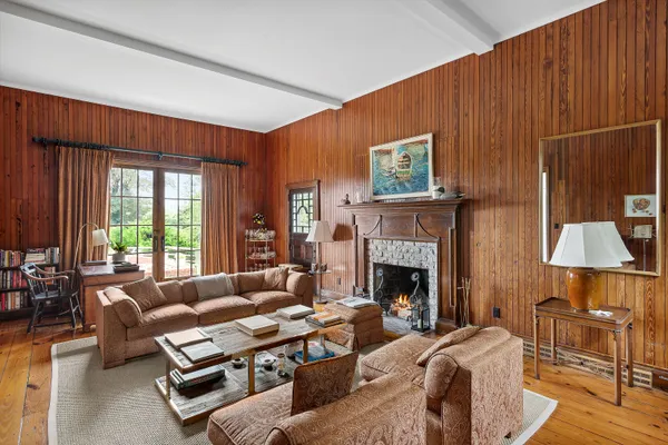 $187,500 | 289 South South Main Street, Southampton, NY 11968